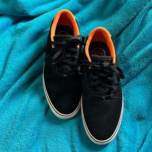 Hardly worn. E’s Nine Club skate shoes.